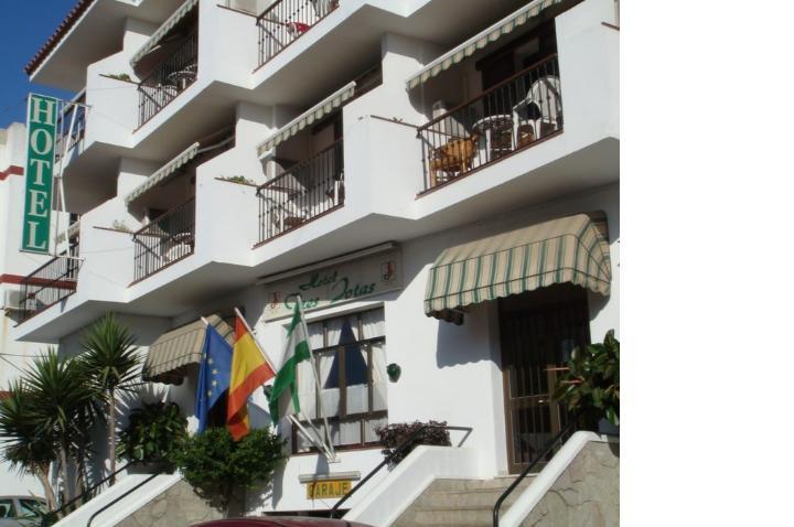 Hotel Tres Jotas Conil コニル・デ・ラ・フロンテラ エクステリア 写真