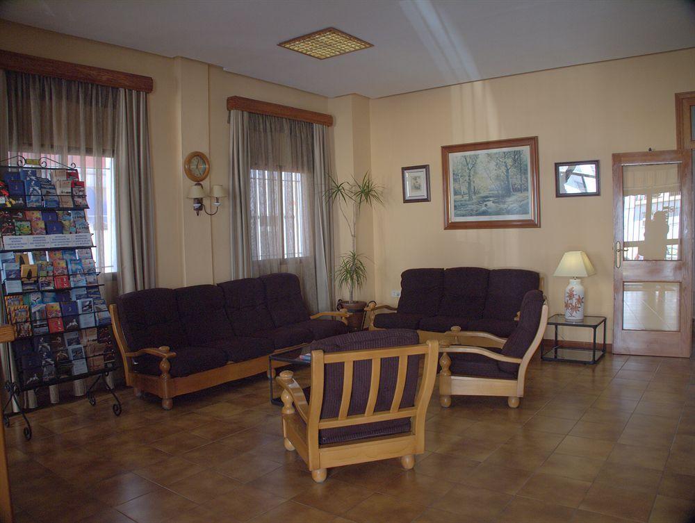 Hotel Tres Jotas Conil コニル・デ・ラ・フロンテラ エクステリア 写真