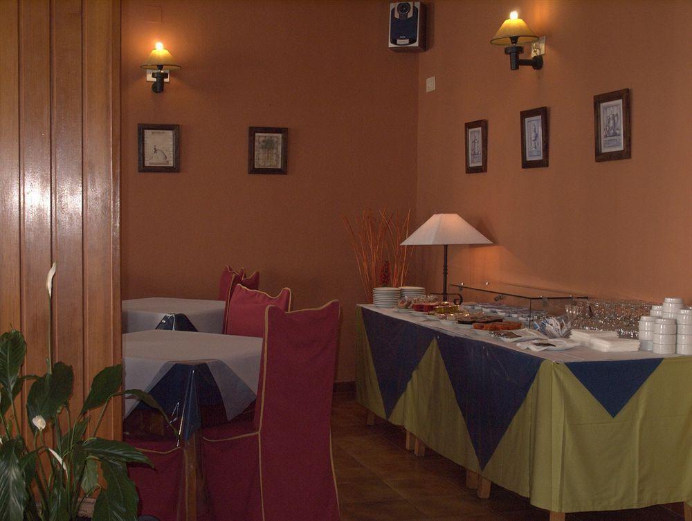 Hotel Tres Jotas Conil コニル・デ・ラ・フロンテラ エクステリア 写真