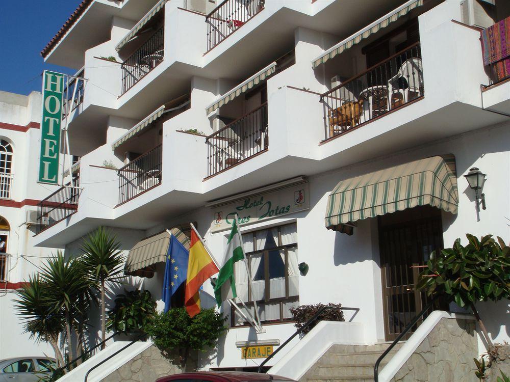 Hotel Tres Jotas Conil コニル・デ・ラ・フロンテラ エクステリア 写真