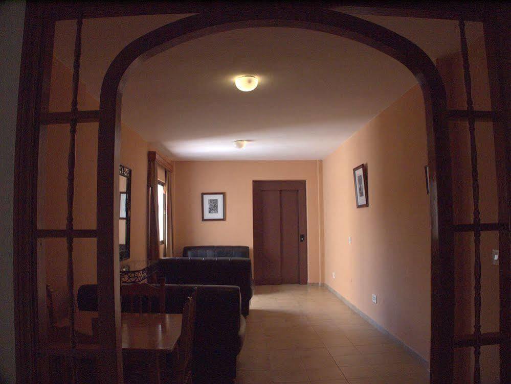 Hotel Tres Jotas Conil コニル・デ・ラ・フロンテラ エクステリア 写真